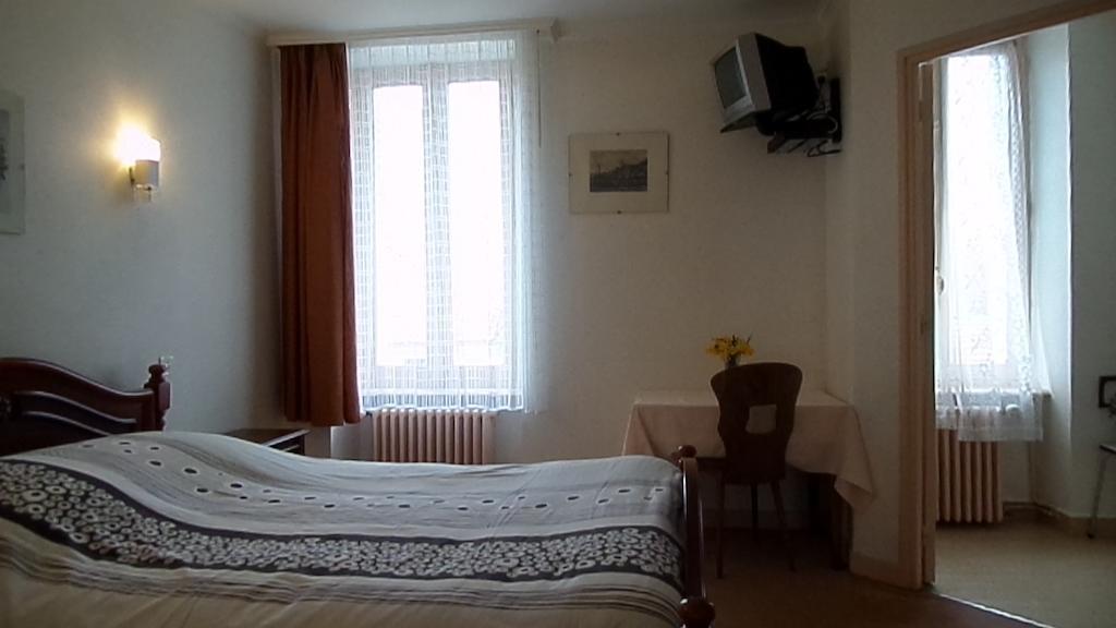 Hotel La Vie En Rose Le Brugeron Quarto foto