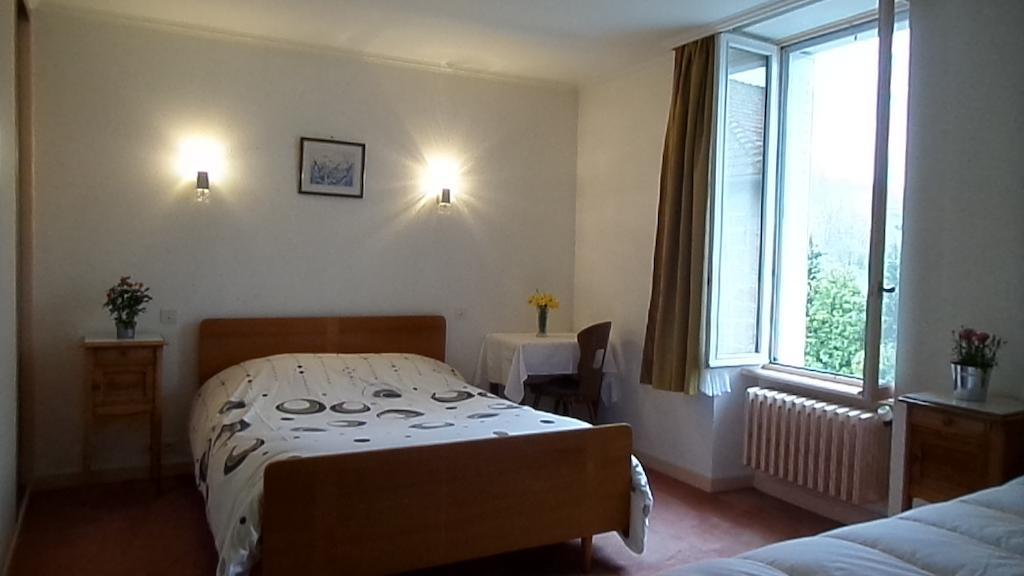 Hotel La Vie En Rose Le Brugeron Quarto foto